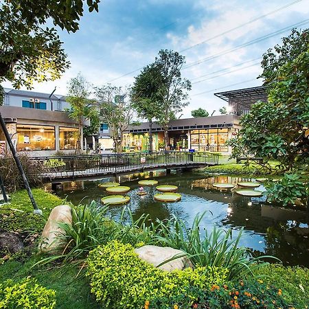 Tara Park Resotel Rangsit Esterno foto