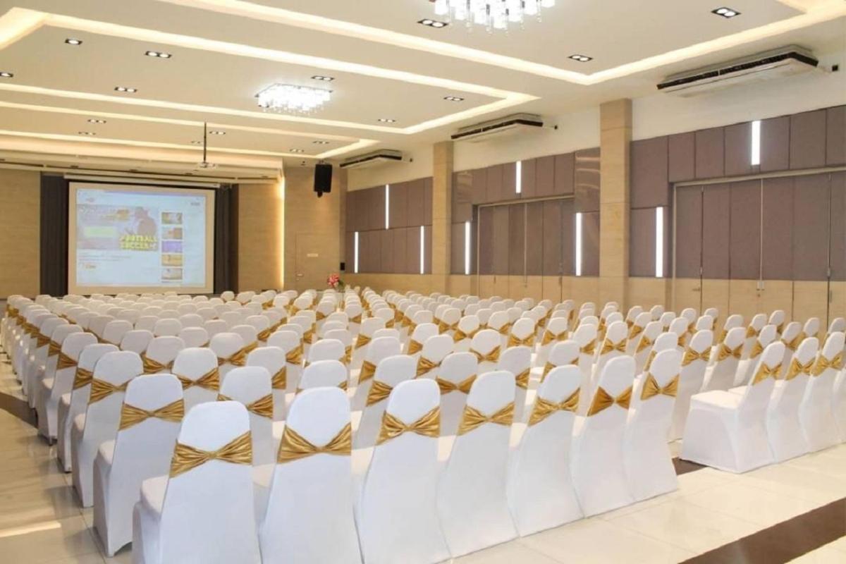 Tara Park Resotel Rangsit Esterno foto