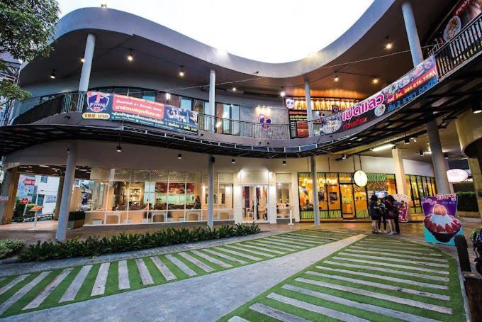 Tara Park Resotel Rangsit Esterno foto