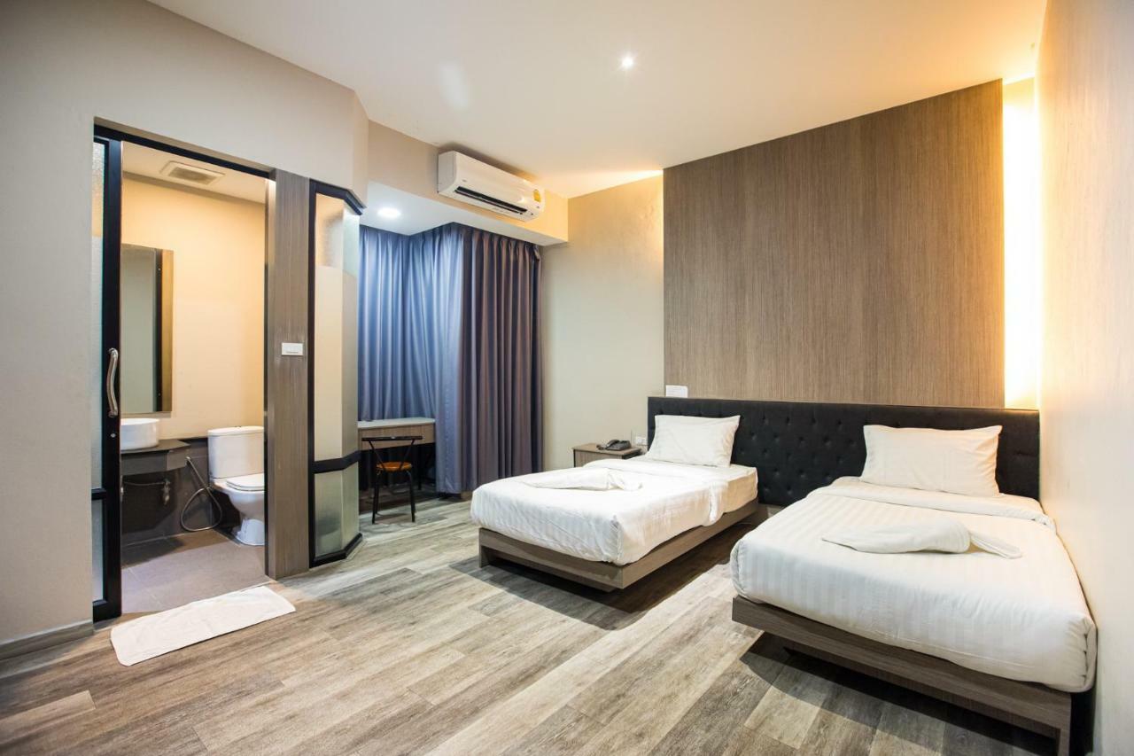 Tara Park Resotel Rangsit Esterno foto