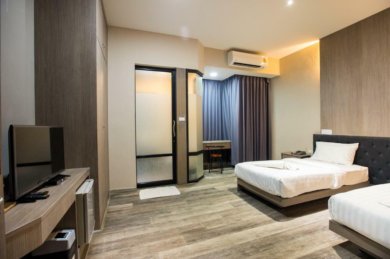 Tara Park Resotel Rangsit Esterno foto
