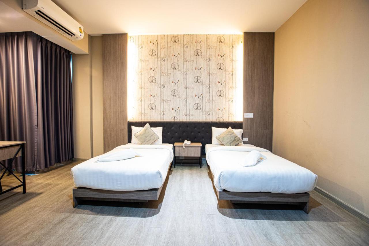 Tara Park Resotel Rangsit Esterno foto